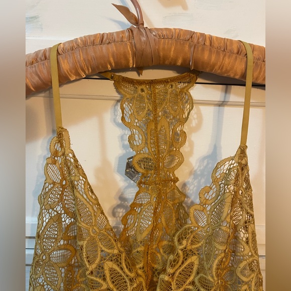 4 bralettes - Picture 8 of 15